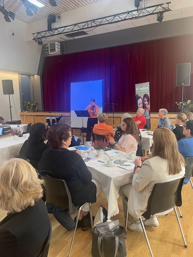 Frå festmiddagen med felespel.