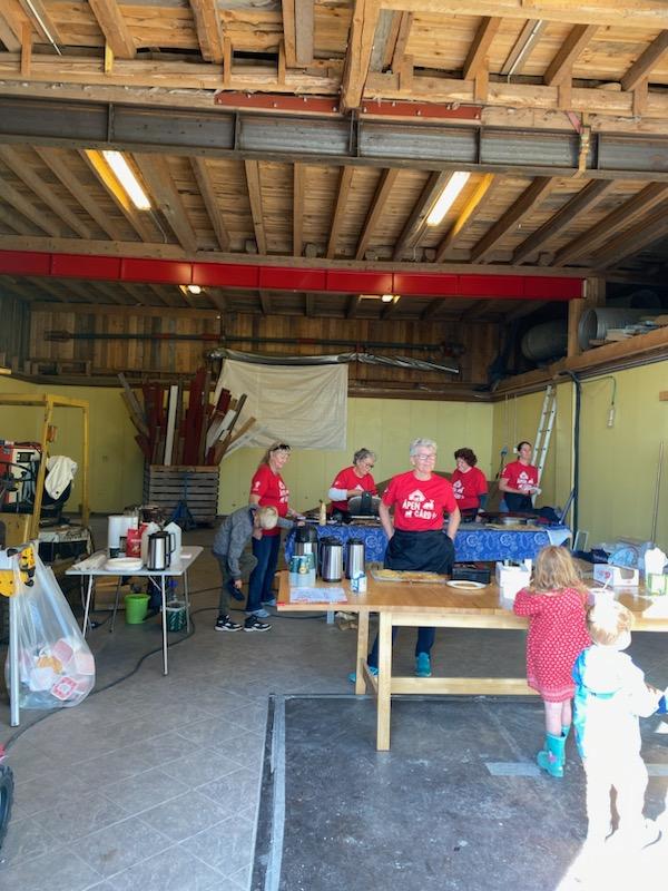 Damene stekte sveler som fikk bein å gå på