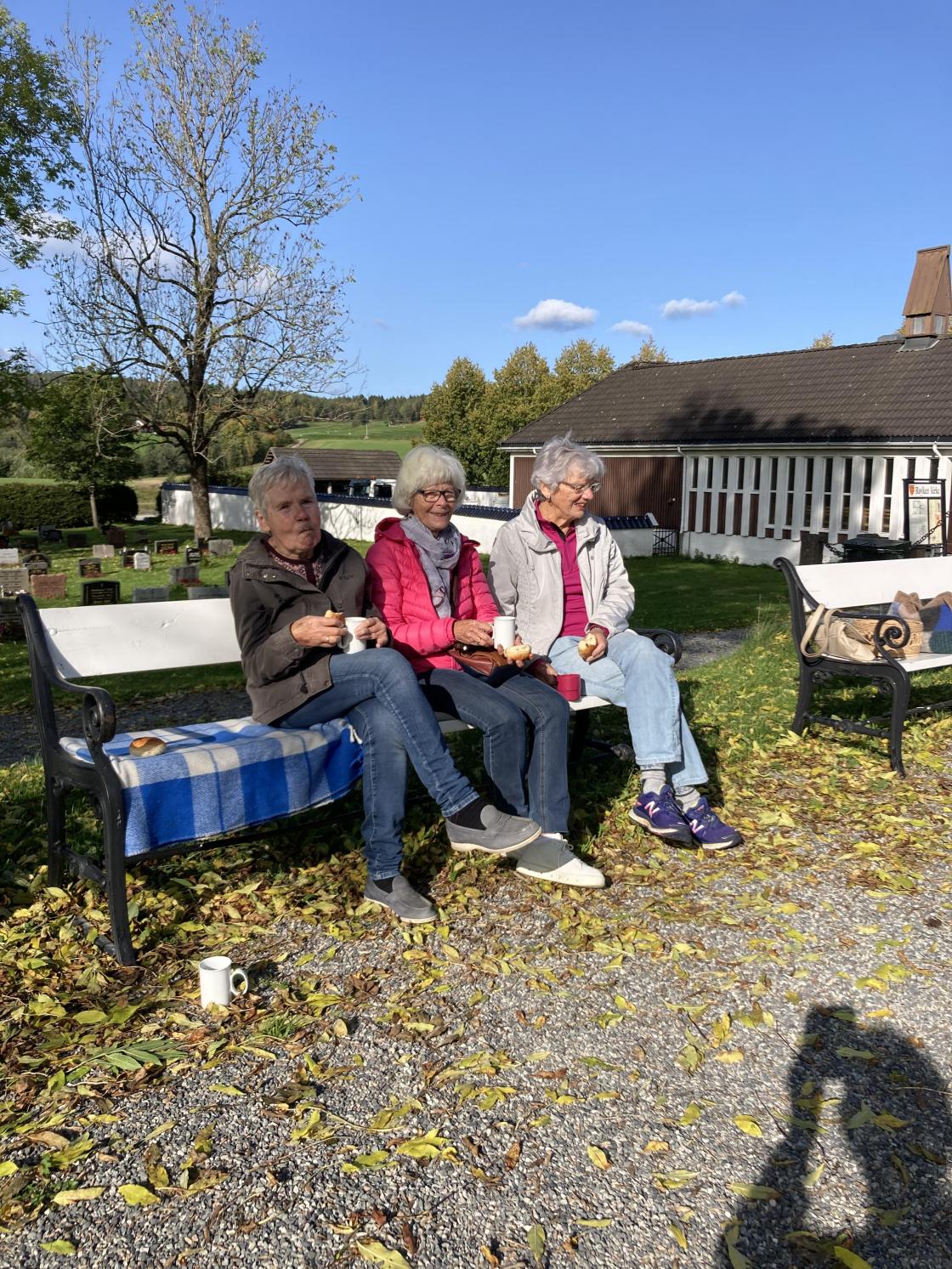 Godt med hjembakte boller og kaffe fra Ragnhild etter jobben