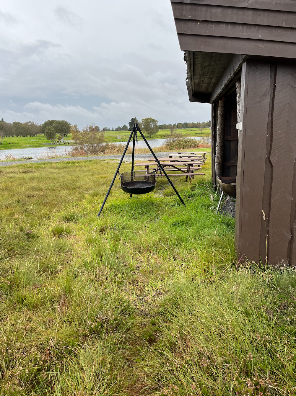 Gapahuken med bålpanne