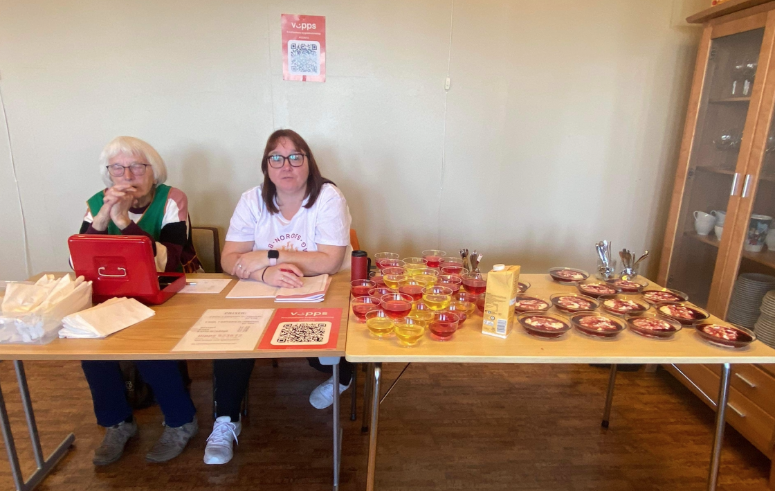 Loddsalg og dessertbord