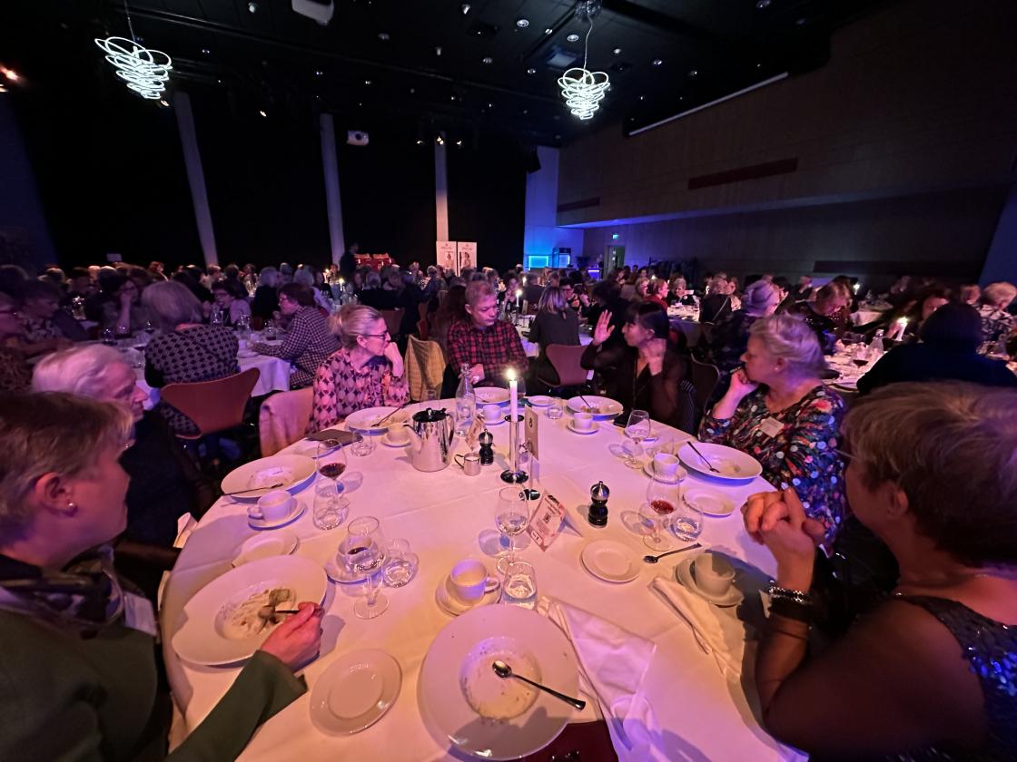 God stemning under festmiddagen