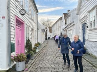 Stilig med rosa dør, syntest Solveig og Gerd!