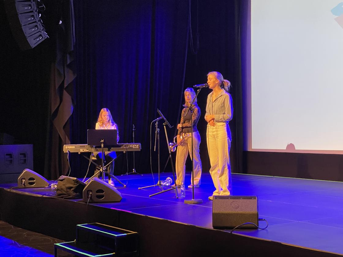 Anne Lydia, Sunniva og Elisa