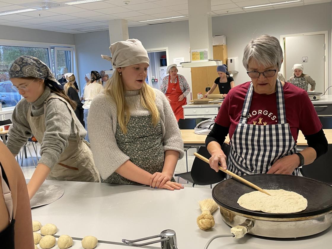 Anne Sigrid har både bake kunnskaper og pedagogikk inne.