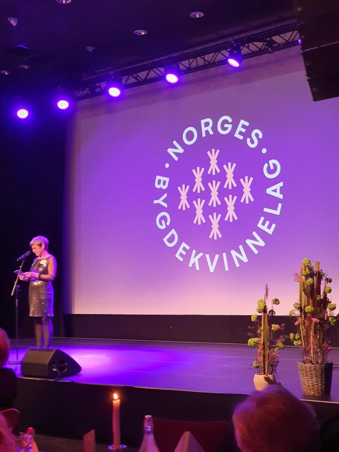 Jorun Henriksen ynskjer velkomne til festmiddag.