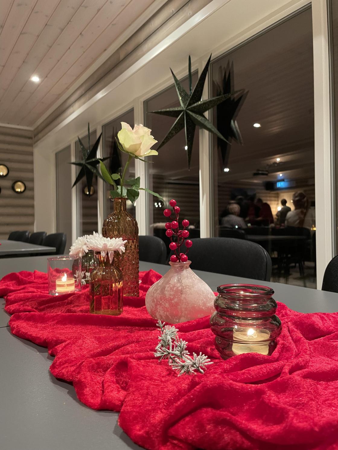 Raud duk og julebordpynt