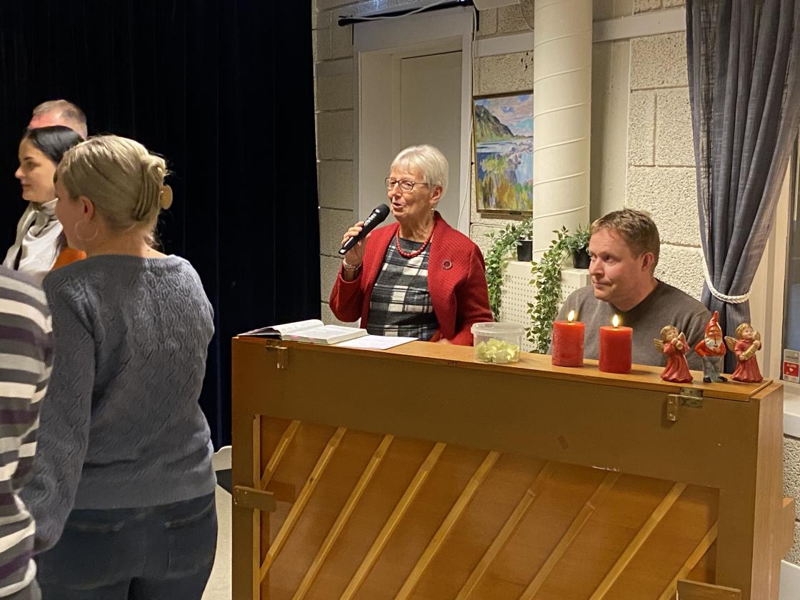 Forsanger Anne Marie Solstad og Håvard Ekeberg på tangentene.