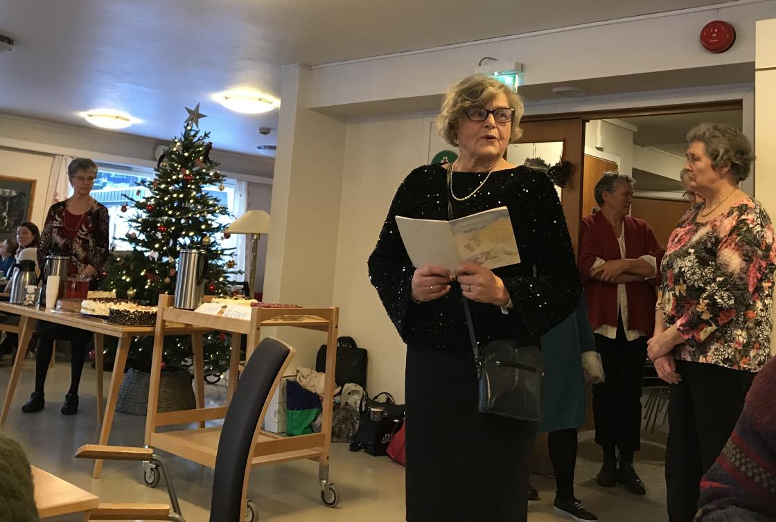 Solveig ynskjer velkomen til julefest.