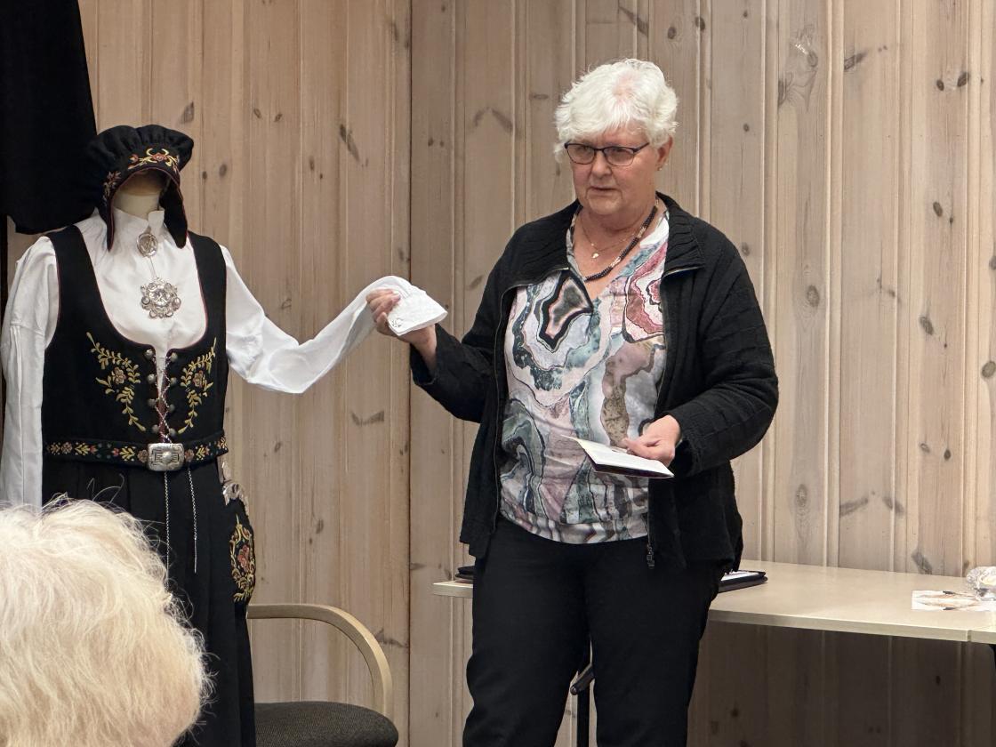 Alette Lund fortalte Nedre Buskerudbunadens historie