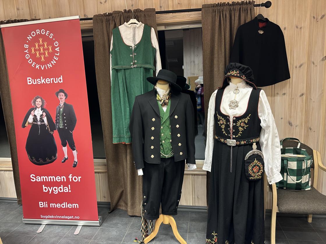 Utstilling av både dame og herrebunaden