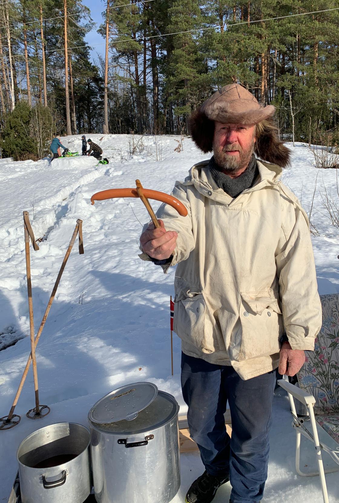 Rune Langseth alias Adolf Sandtangen bød på pølser