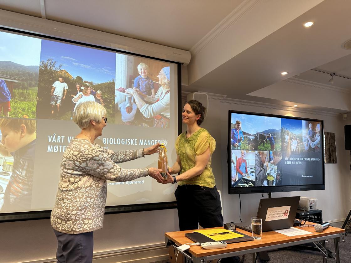 Eva takker for flott foredrag om Viker gård´s aktiviteter