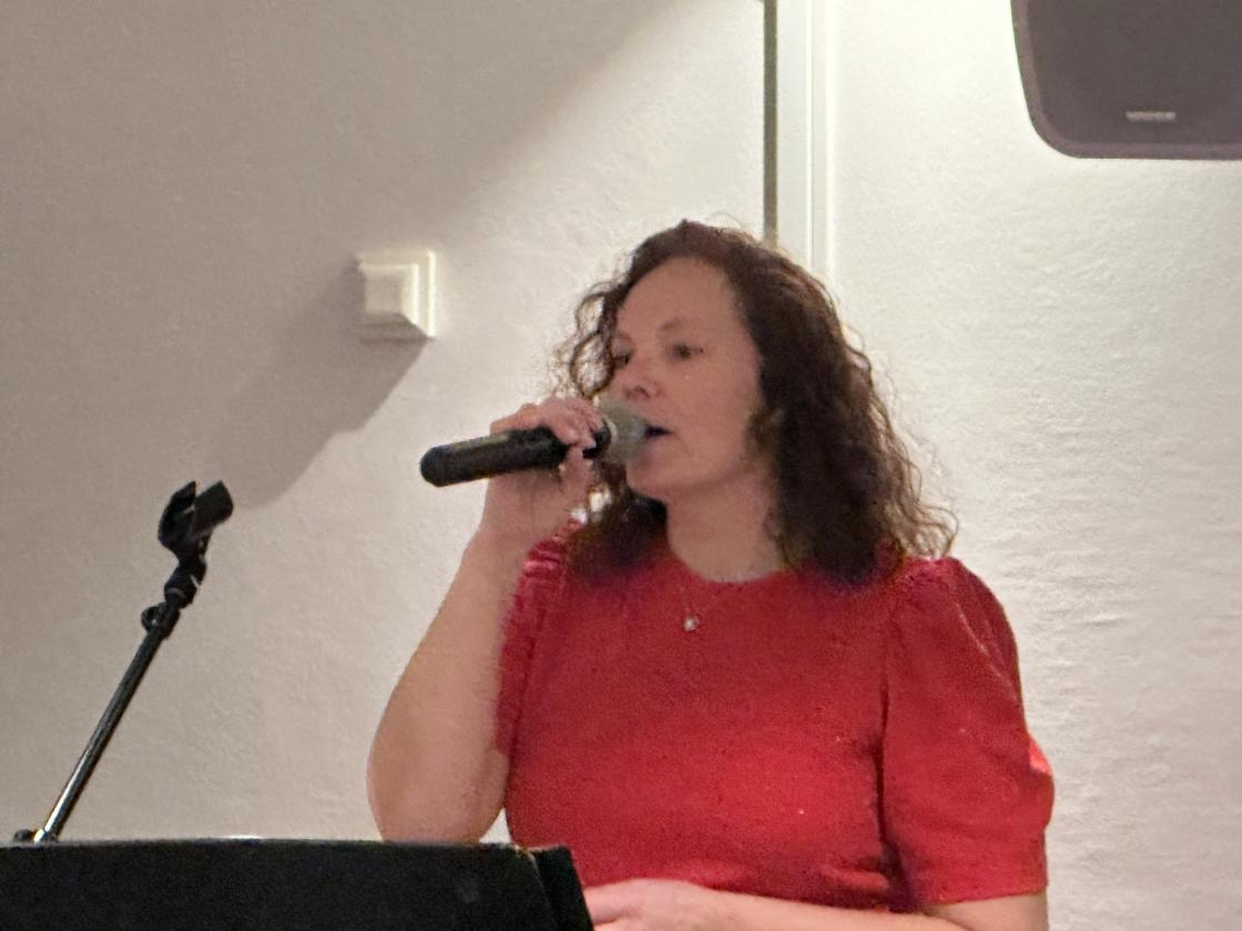Toril Karlengen underholdt med nydelig sang