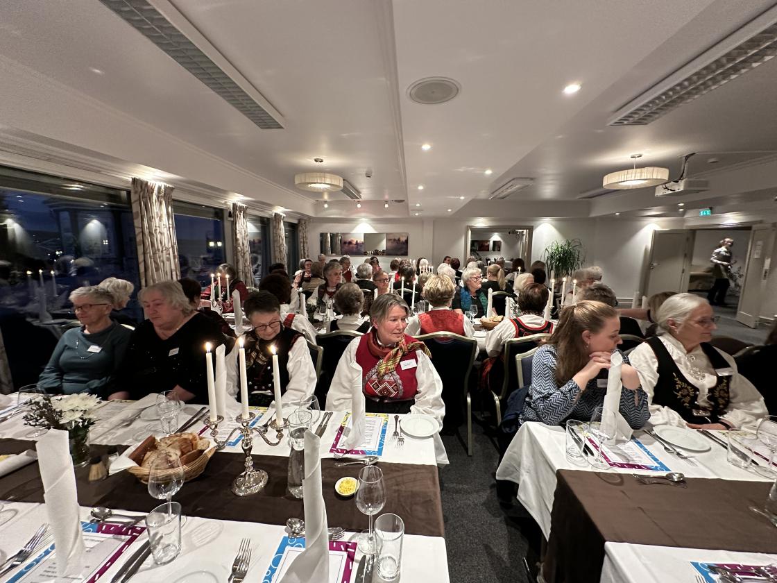 Festmiddagen er i gang