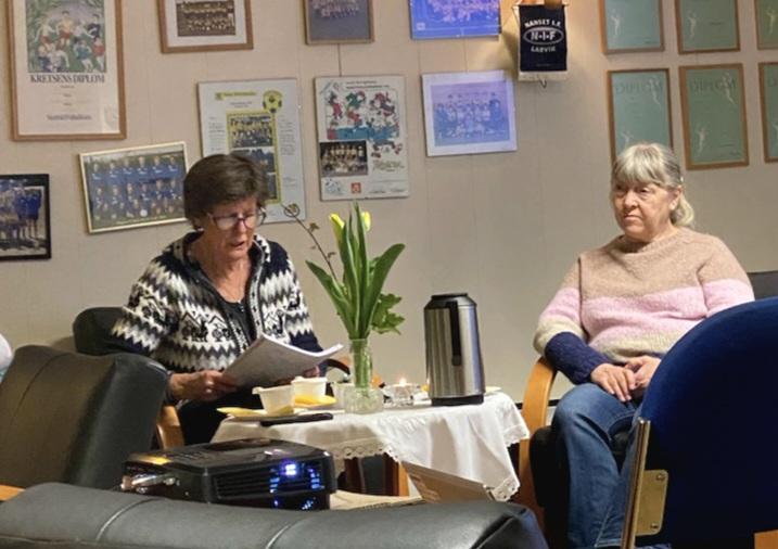 Leder Wenche Torsøe og Marit Samland informerer