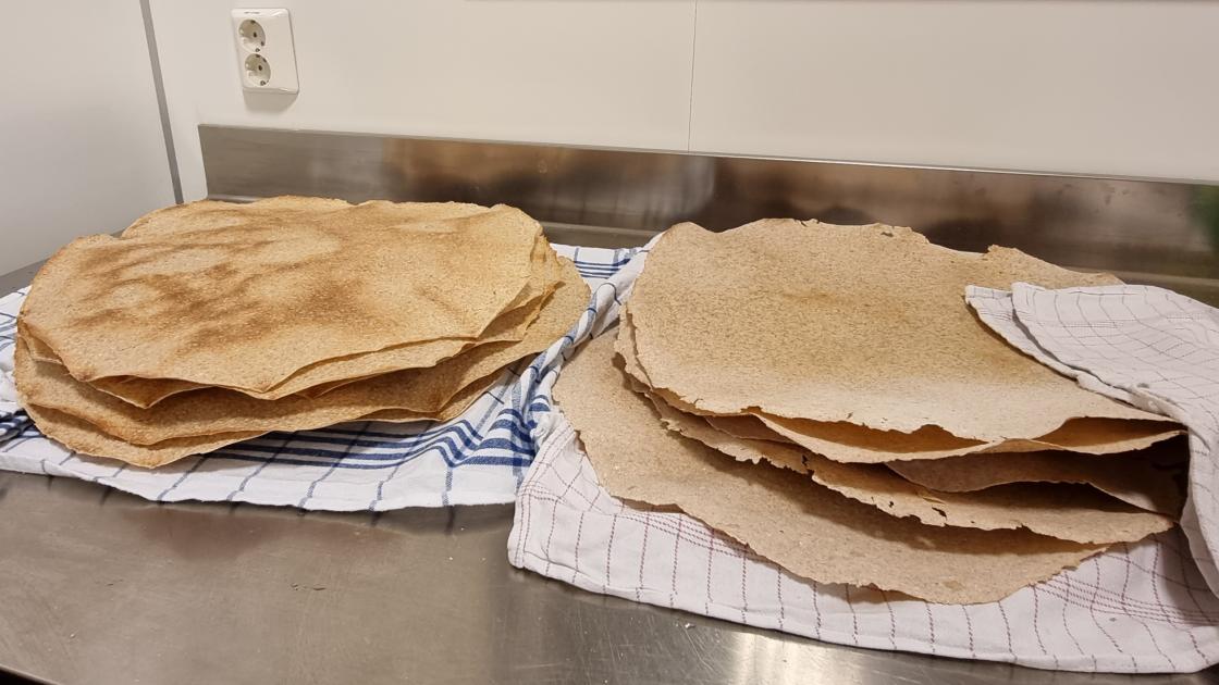 Flatbrød stablet til kjøling