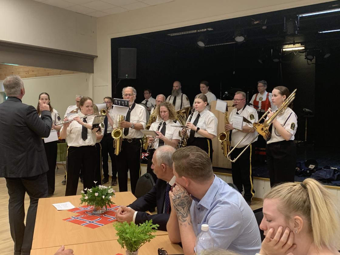 Hillestad Promenadeorkester hadde en liten konsert på Fjellhall