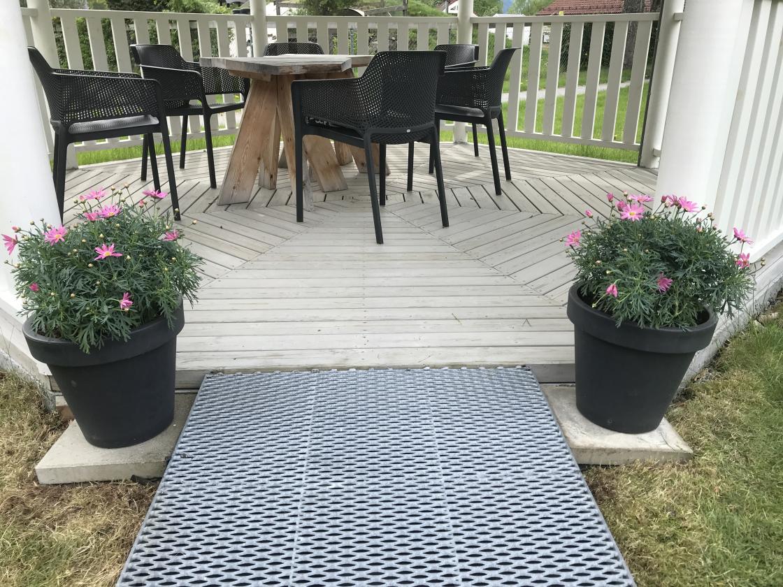 Fine margaritter, og trapperista som Oddbjørn renoverte!