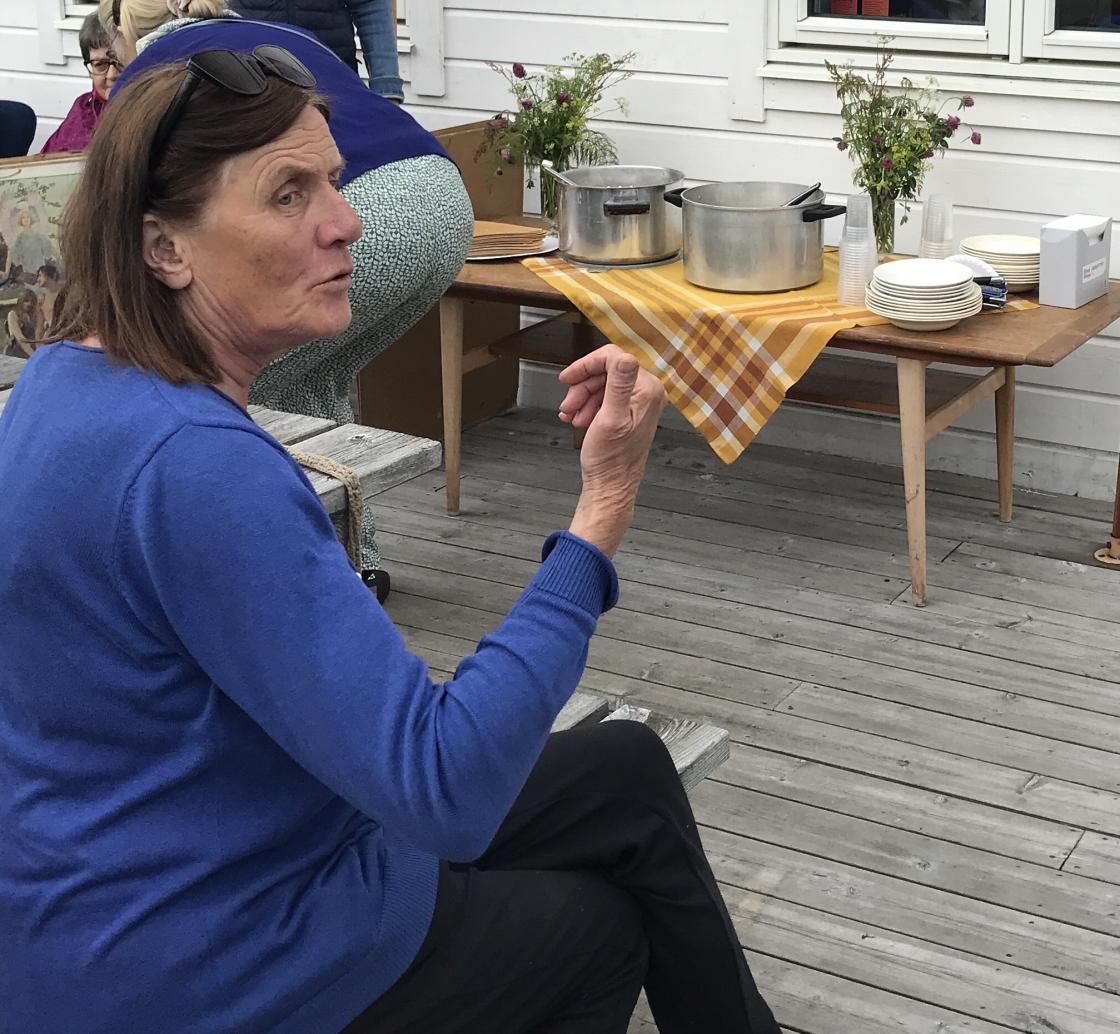 Signe hadde vore på øya og hjelpt til med matlaging og ordnings!