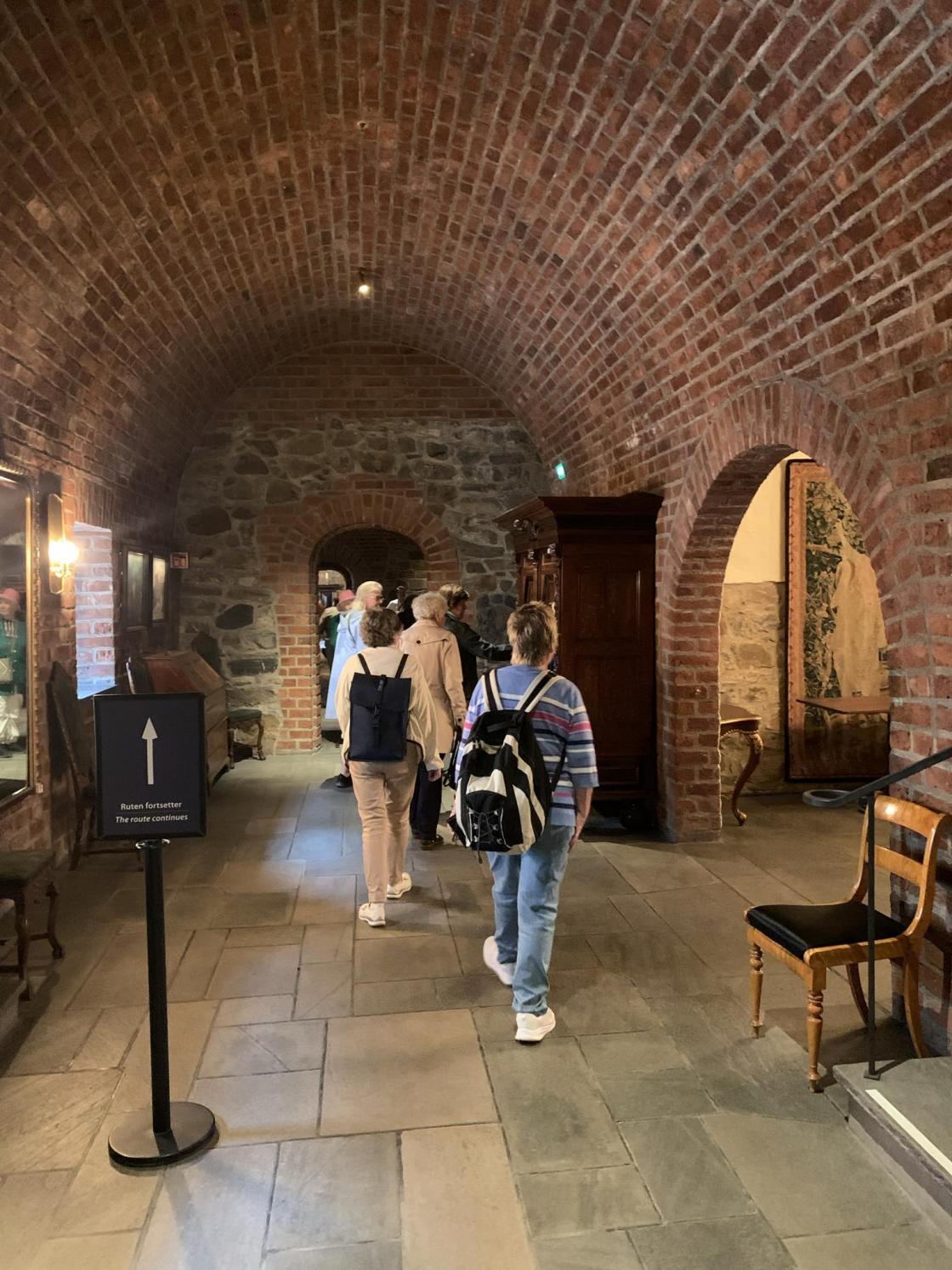 Vi blir guidet rundt på Akershus Festning