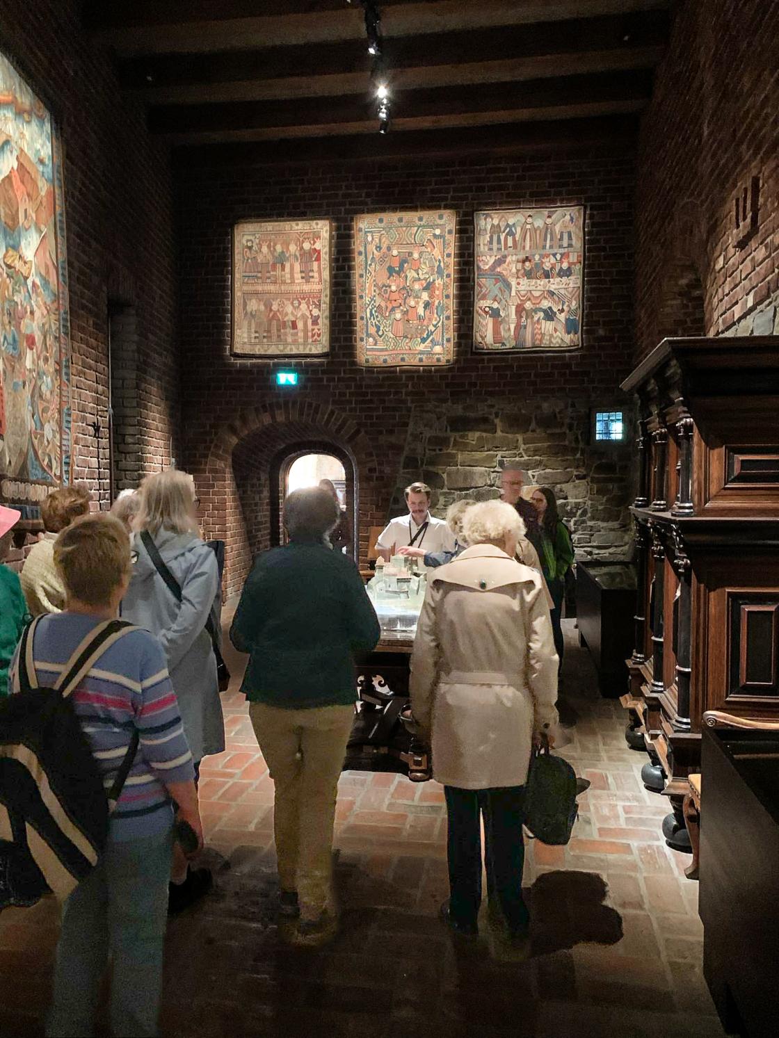 Guiden viser oss en kopi av Akershus Festning