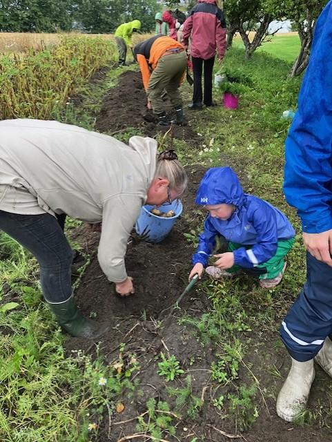 Store og små hjelper til.