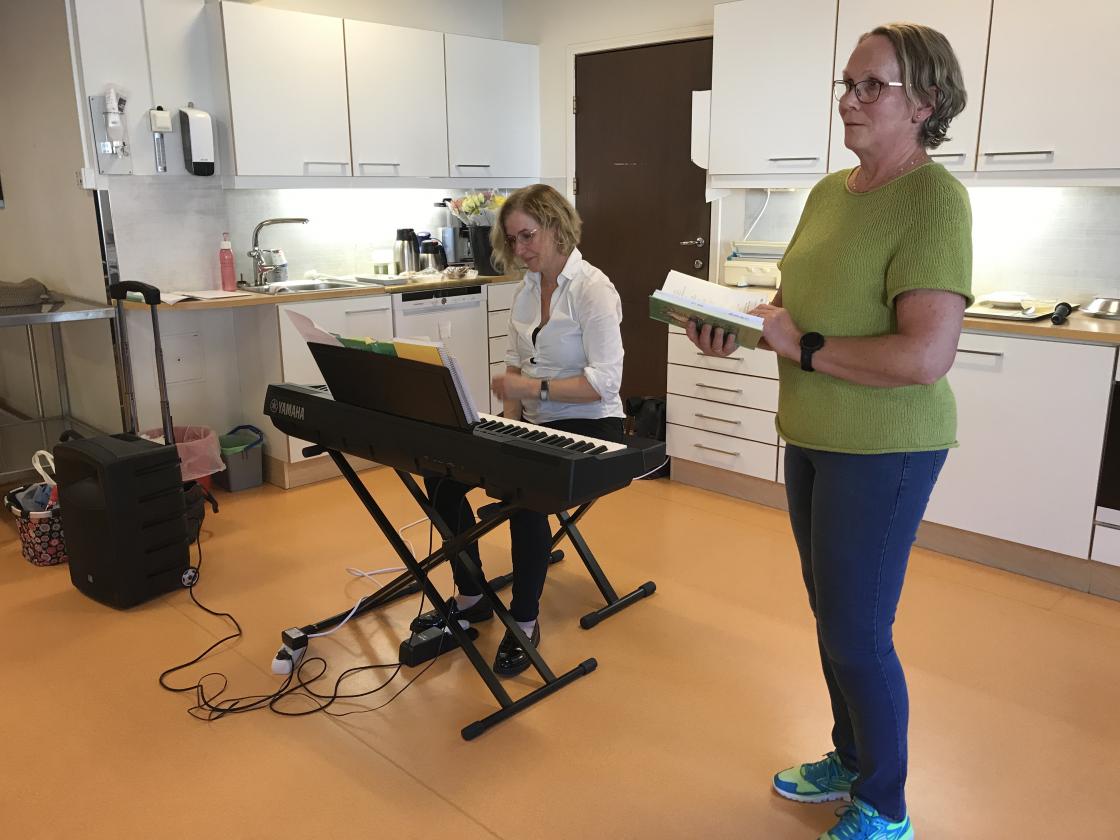 Linda som stødig songleiar.