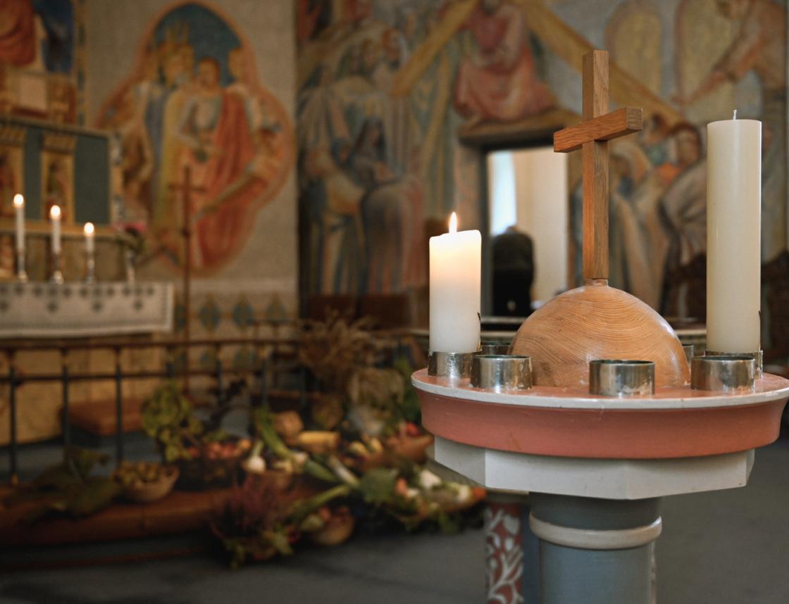 Et barn ble døpt, et nytt menneske som ble ønsket velkommen i menigheten med applaus