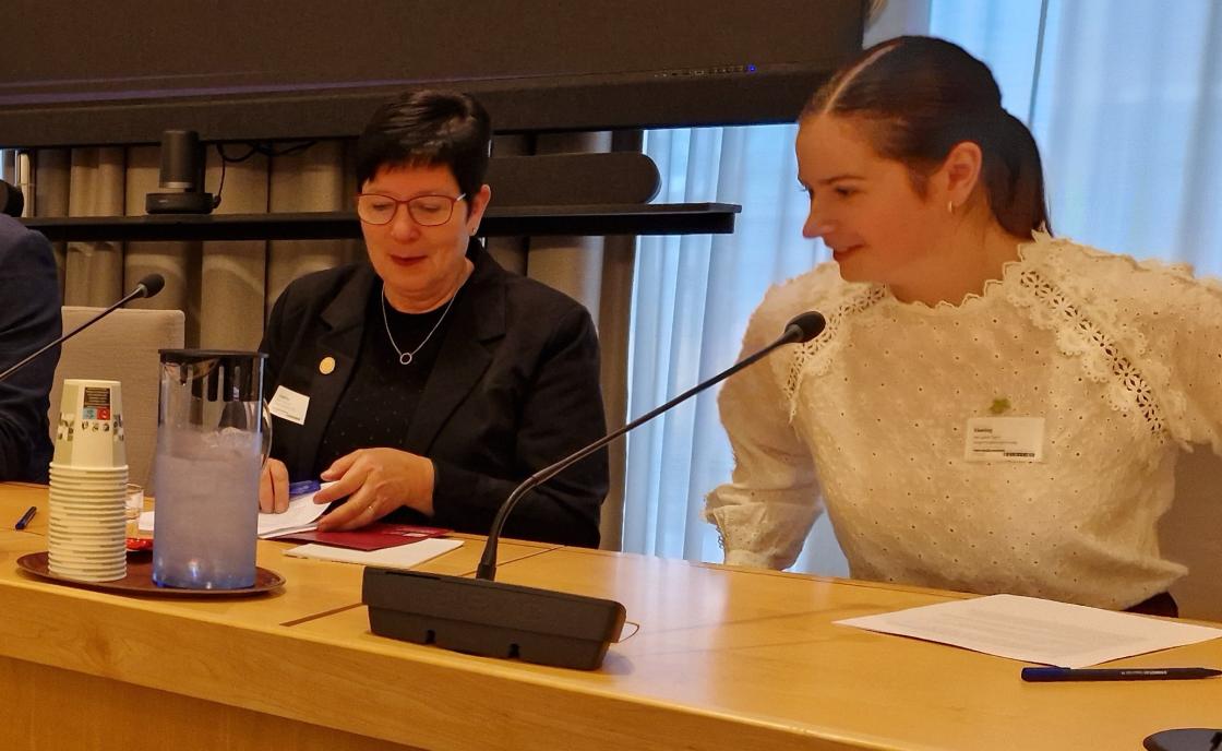 Anne Irene Myhr, leder i Norges Bygdekvinnelag og Sirgrid Heringstad. leder i Norges Bygdeungdomslag. Foto. Cesilie Aurbakken