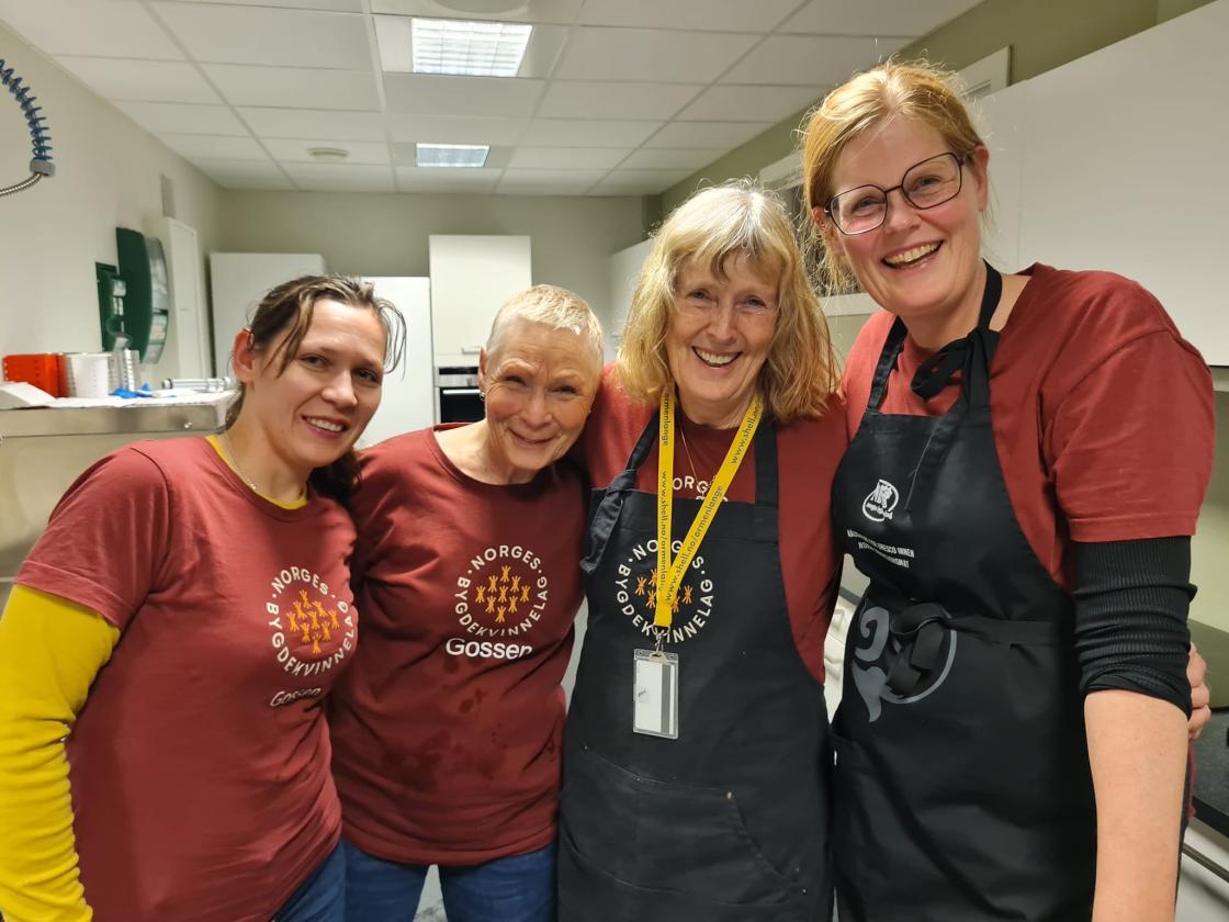 Bygdekvinnene er også gode hjelparar!