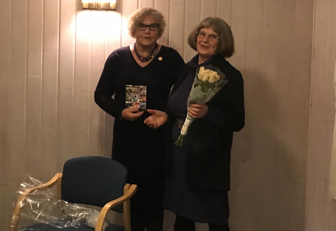 Petra Jemtegård takka også for seg i styret, fekk blomar og rosande ord.