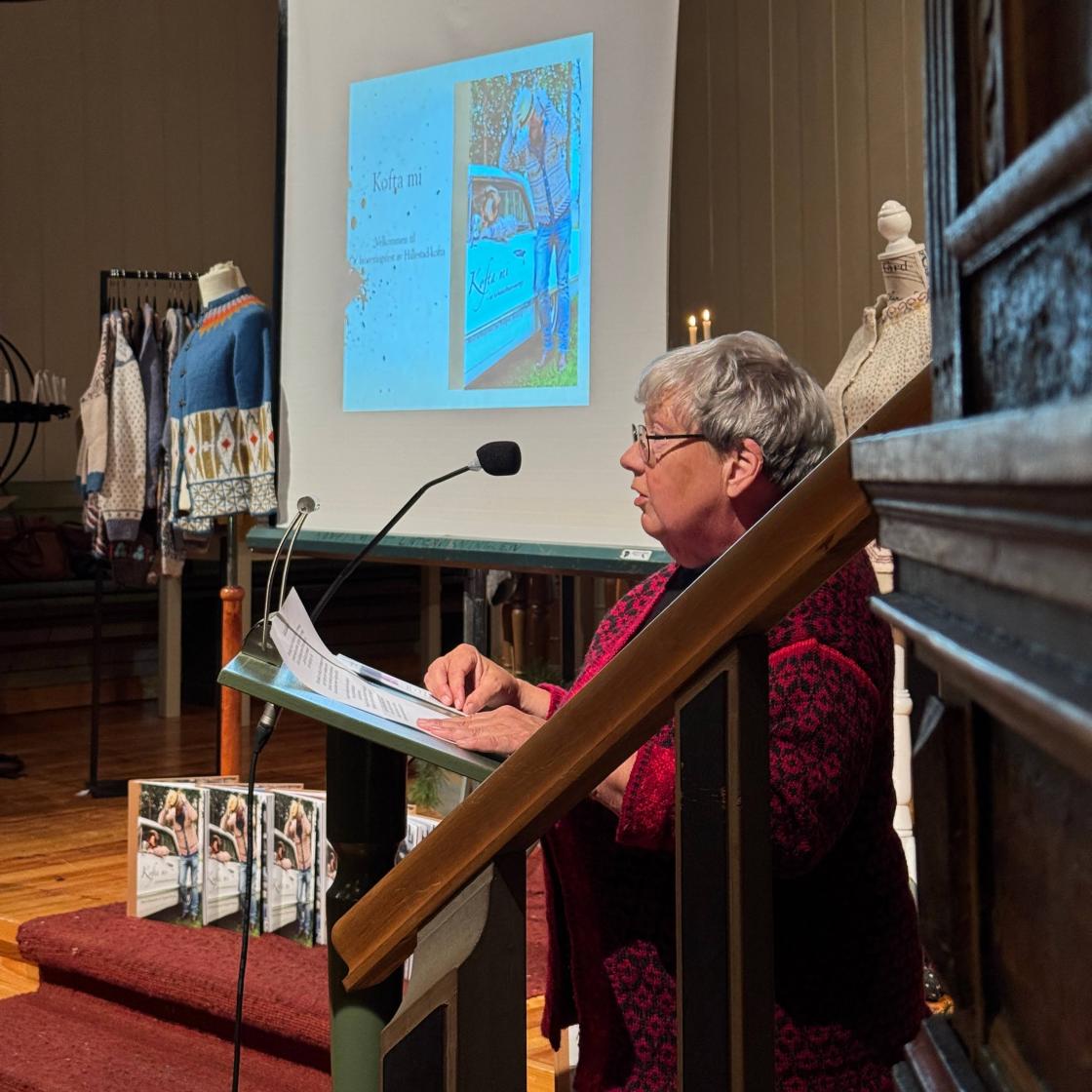 Og Åse Kristine Guthus leste diktet "Livets strikketøy"