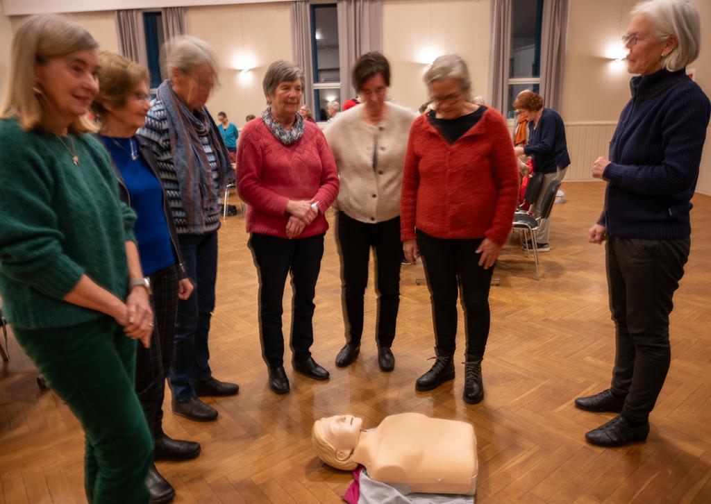 Her er det visst kun øvelsesdukken Anne som er i ro...