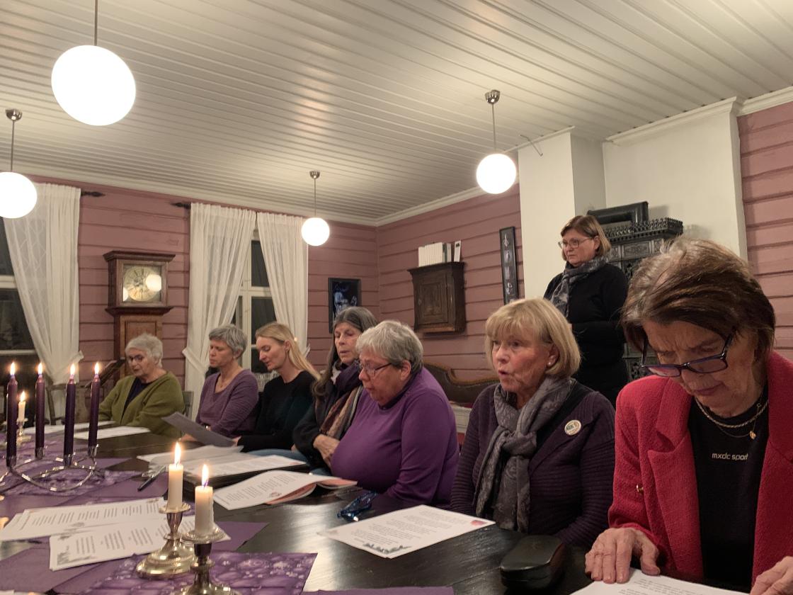 Tenn lys - synger vi alltid på adventsmøtet