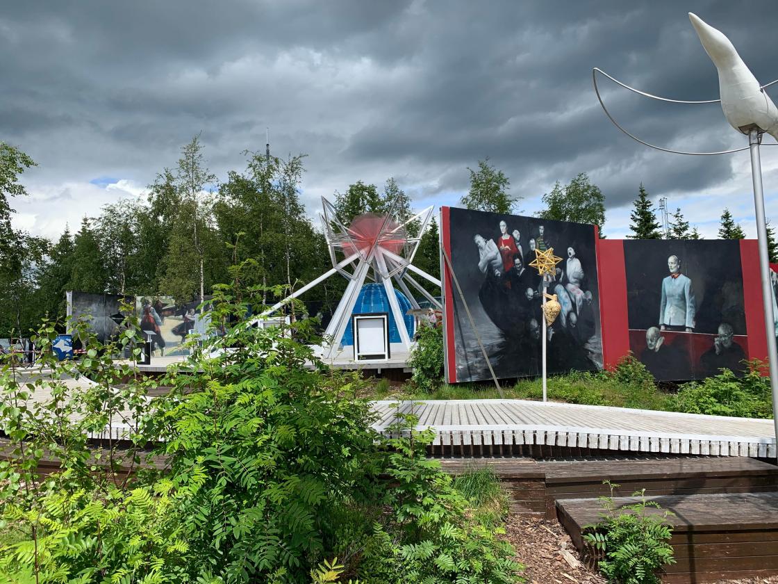 Vi drar på sommerturer, her til Roseslottet