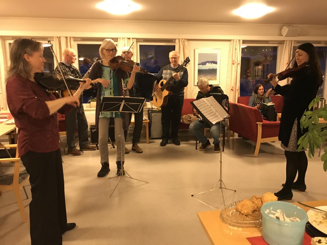 Flott musikk frå Valldal Spelmannslag