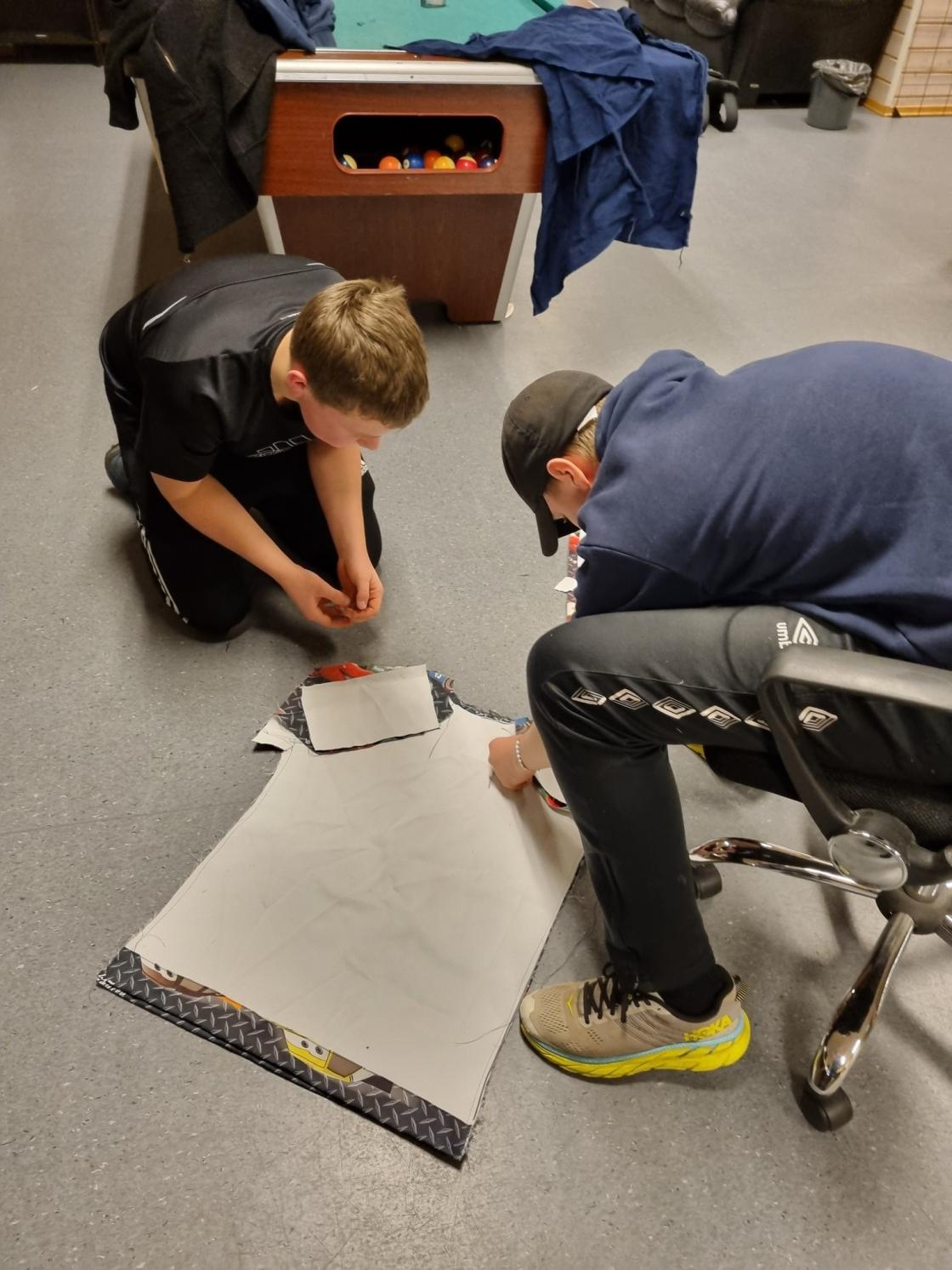 T-skjorte av gamle gardin