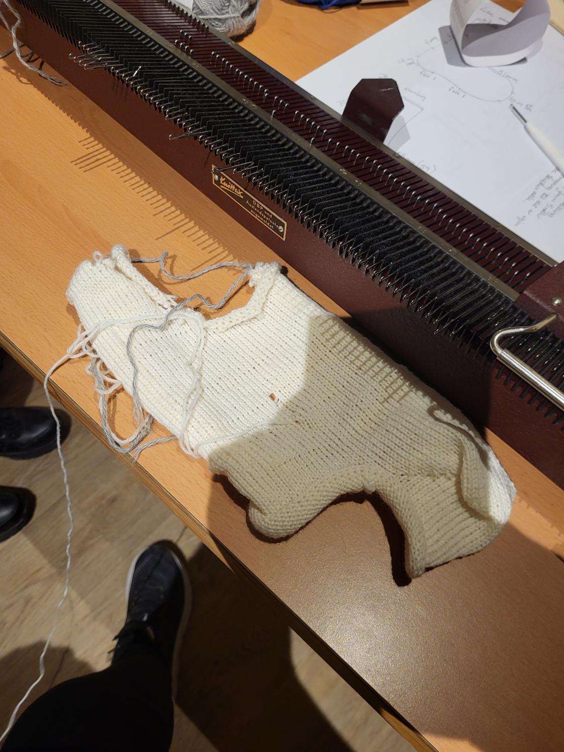 Nå gjenstår bare å maske sammen før sokken er ferdig.