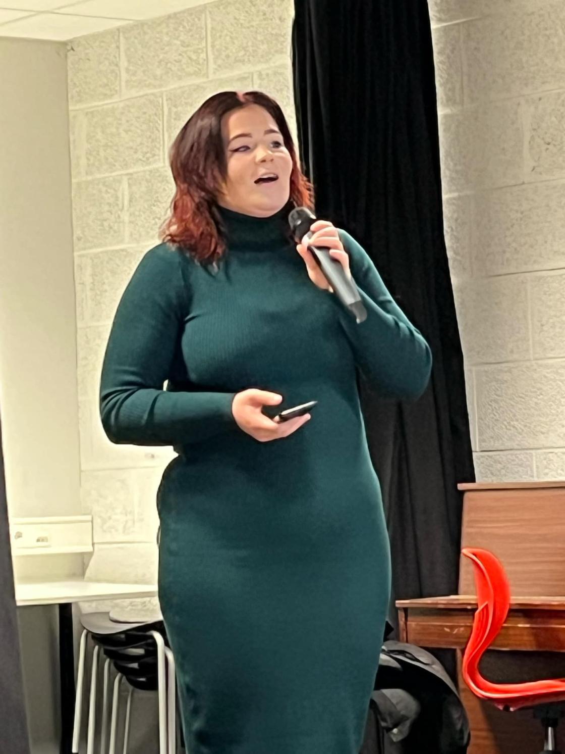 Matilde Tafjord Rødhammer opna med song.