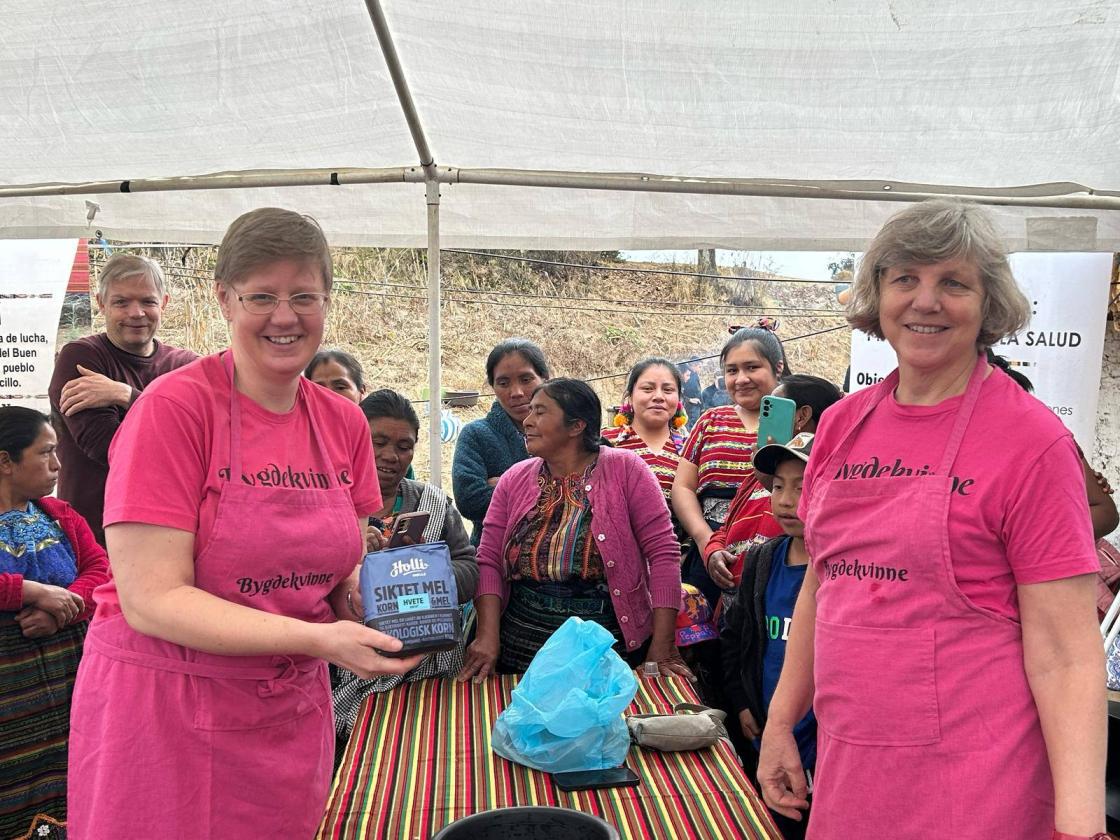 Vi lager svelerøre med mel fra Holli Mølle fra Spydeberg