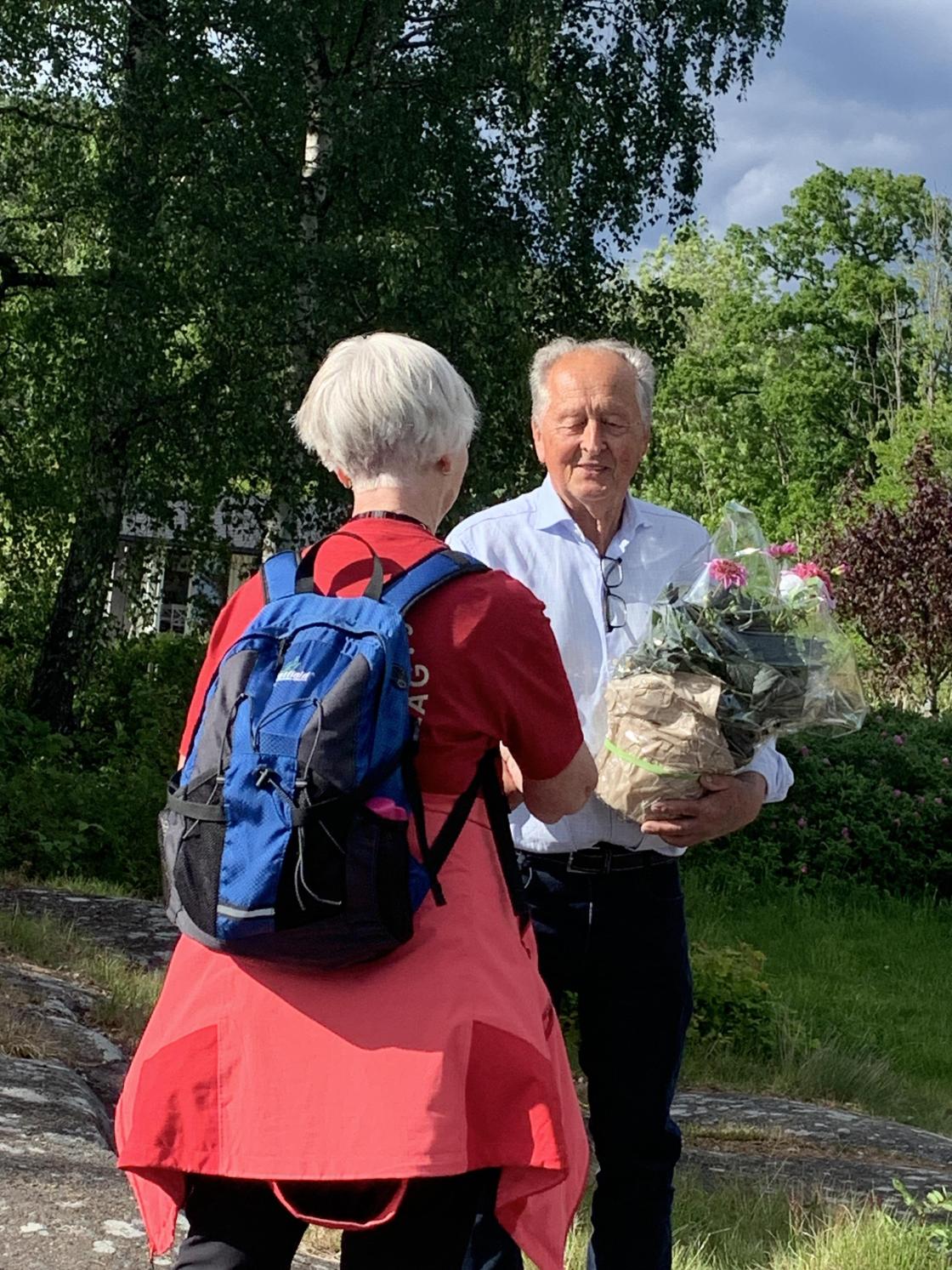 Og blomster ble det på Tore