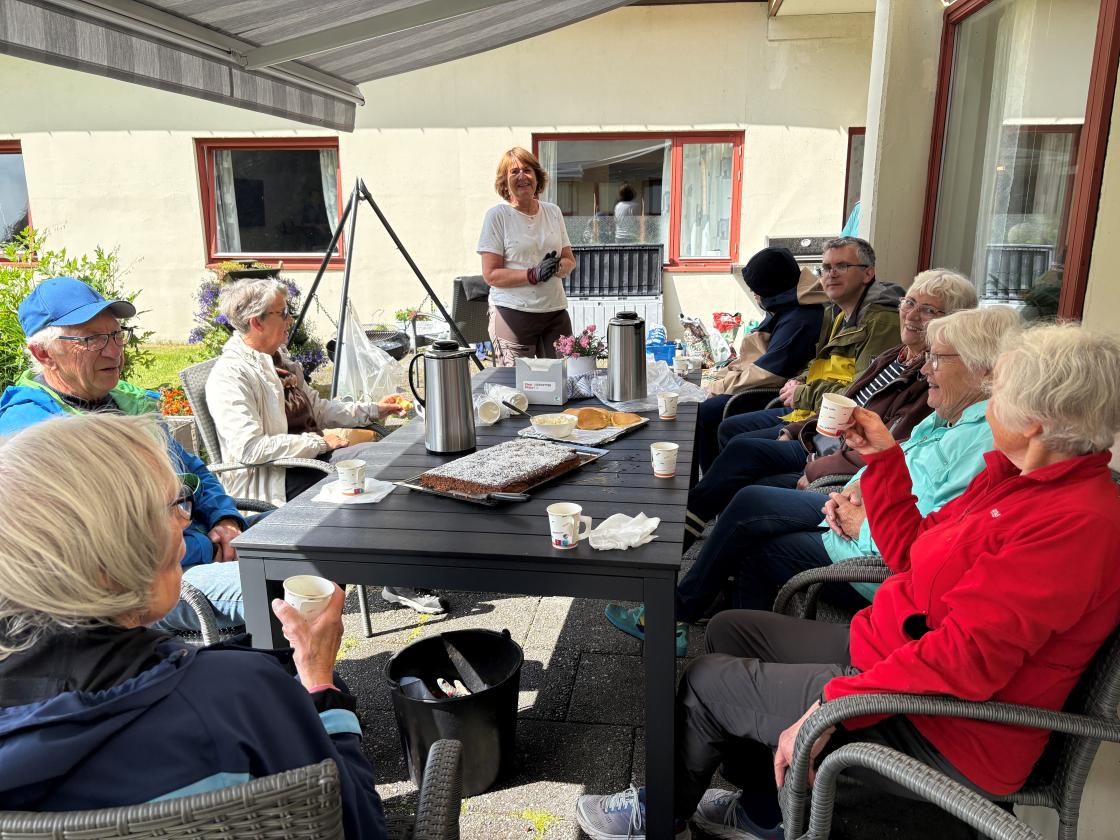 Kjekt med pause med gode sveler og sjokoladekake.