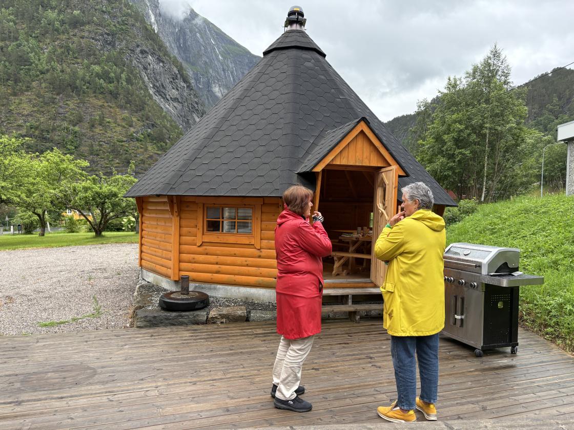 Kaffekos vart i grillhytta.