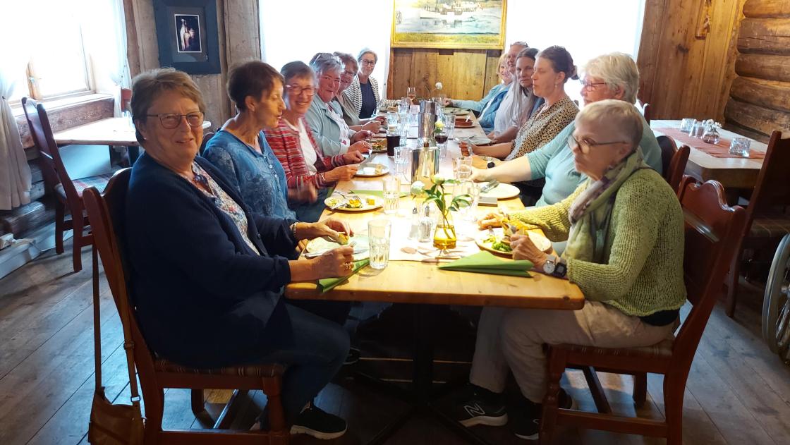 Middag på Eidsfoss kro. Foto AK