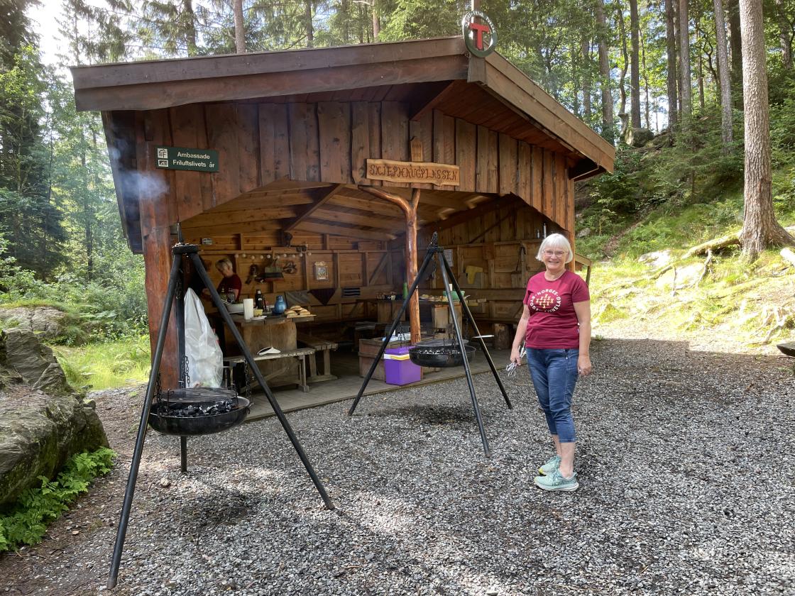 Berit har fått fyr på bålpannene.