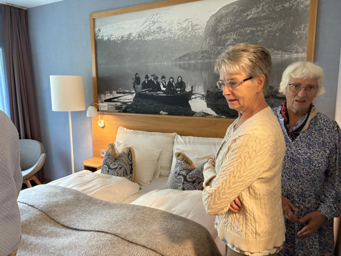 På romma er det store, flotte svart/kvittbilde frå eldre tider.