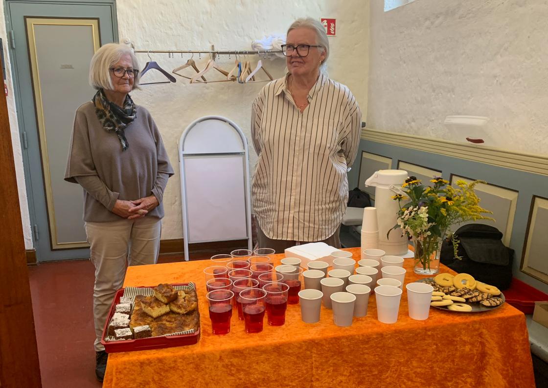 Kirkekaffe servert av Lise Aardahl og Jorunn Lian