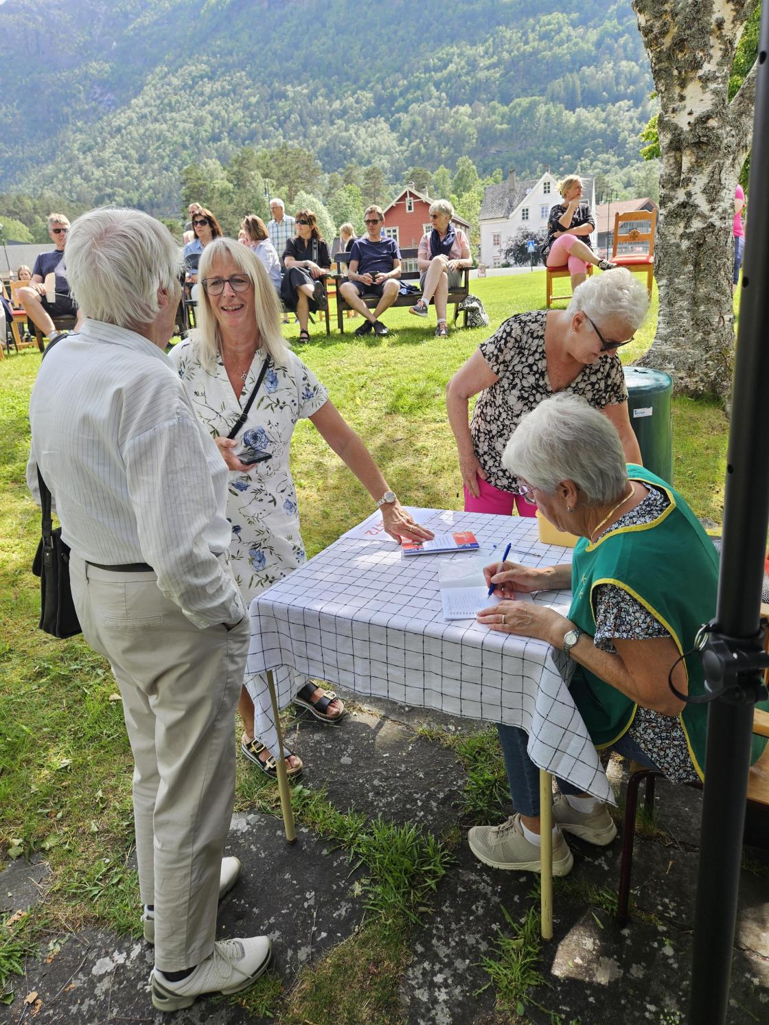 Loddsal på sommarbasaren