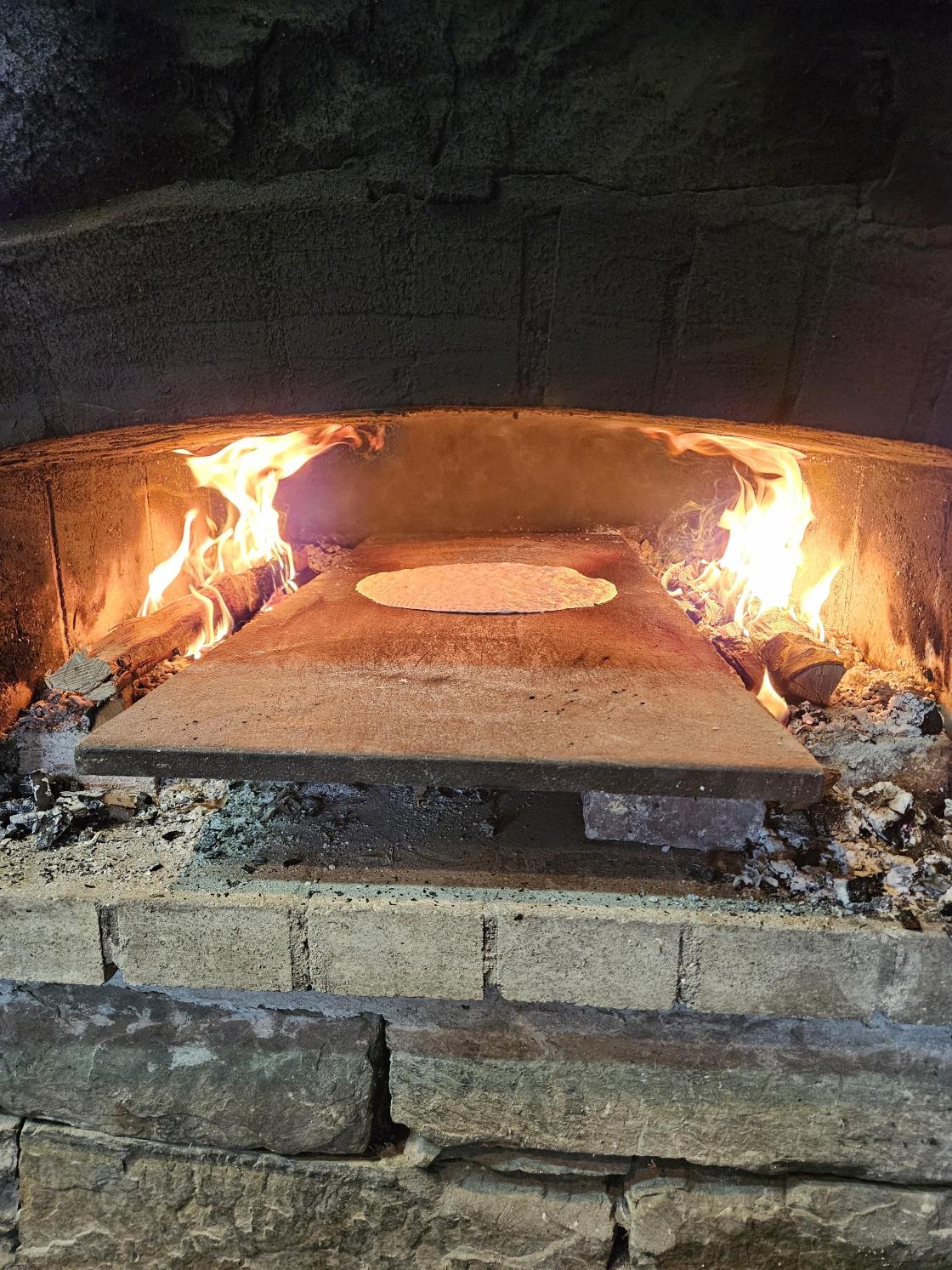 Krotakake i vedfyrt omn